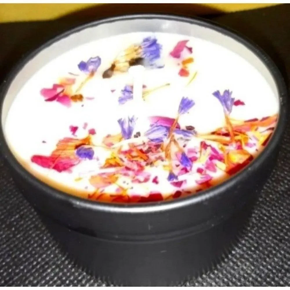 Hand crafted natural Dileilo candle